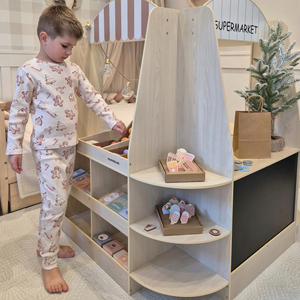 Grande boutique en bois pour enfants avec tableau noir - 91 pièces pour faire du shopping en toute simplicité !