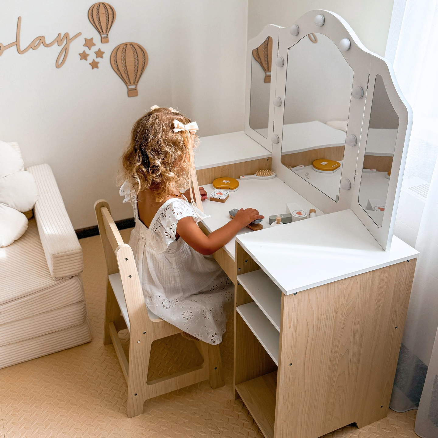 Table à langer en bois pour enfants avec chaise, accessoires et éclairage LED