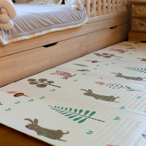 Tapis en mousse double face XXL - pliable 1 CM (forêt avec un ours en peluche et des chevaux)