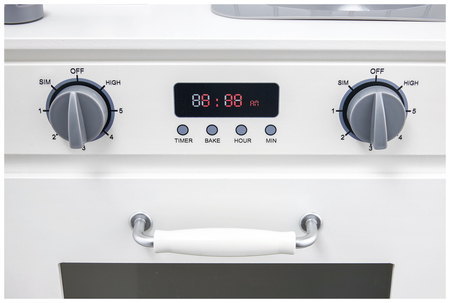 Cuisine en bois blanc avec tablier, accessoires et lampe LED