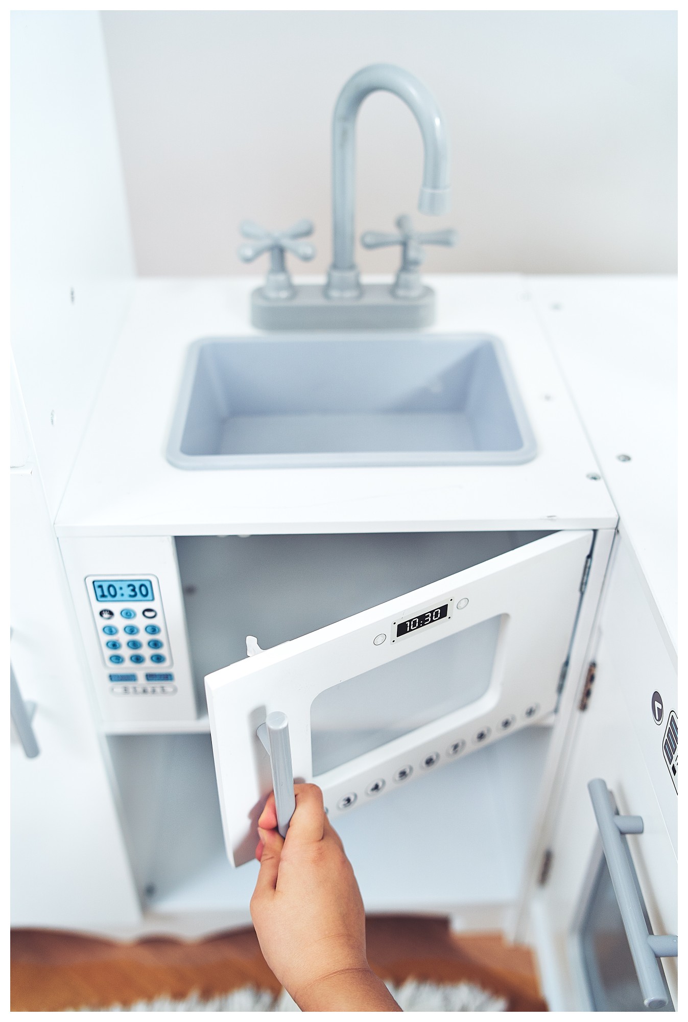 Coin cuisine XXXL en bois avec réfrigérateur, four, machine à laver, tablier et accessoires