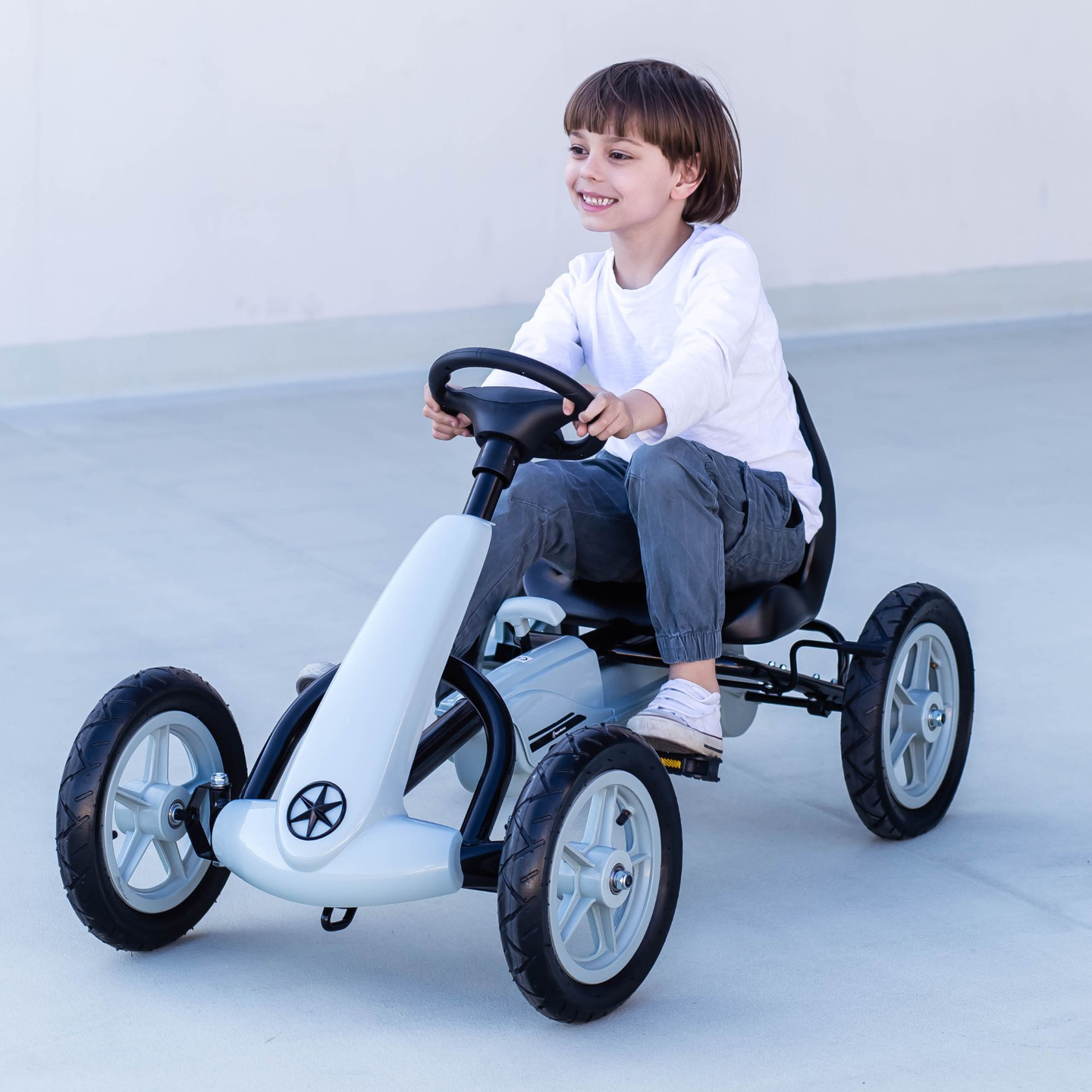 Kart à pédales EVOQUE pour enfants de 5 à 8 ans - gris