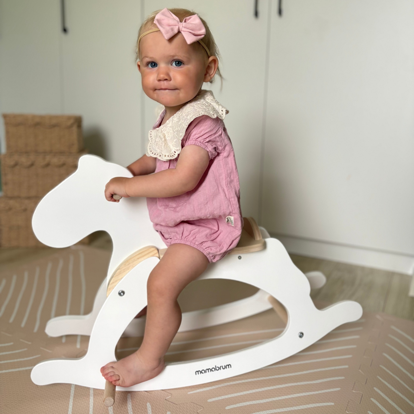 Cheval à bascule en bois - blanc - à partir de 12 mois.
