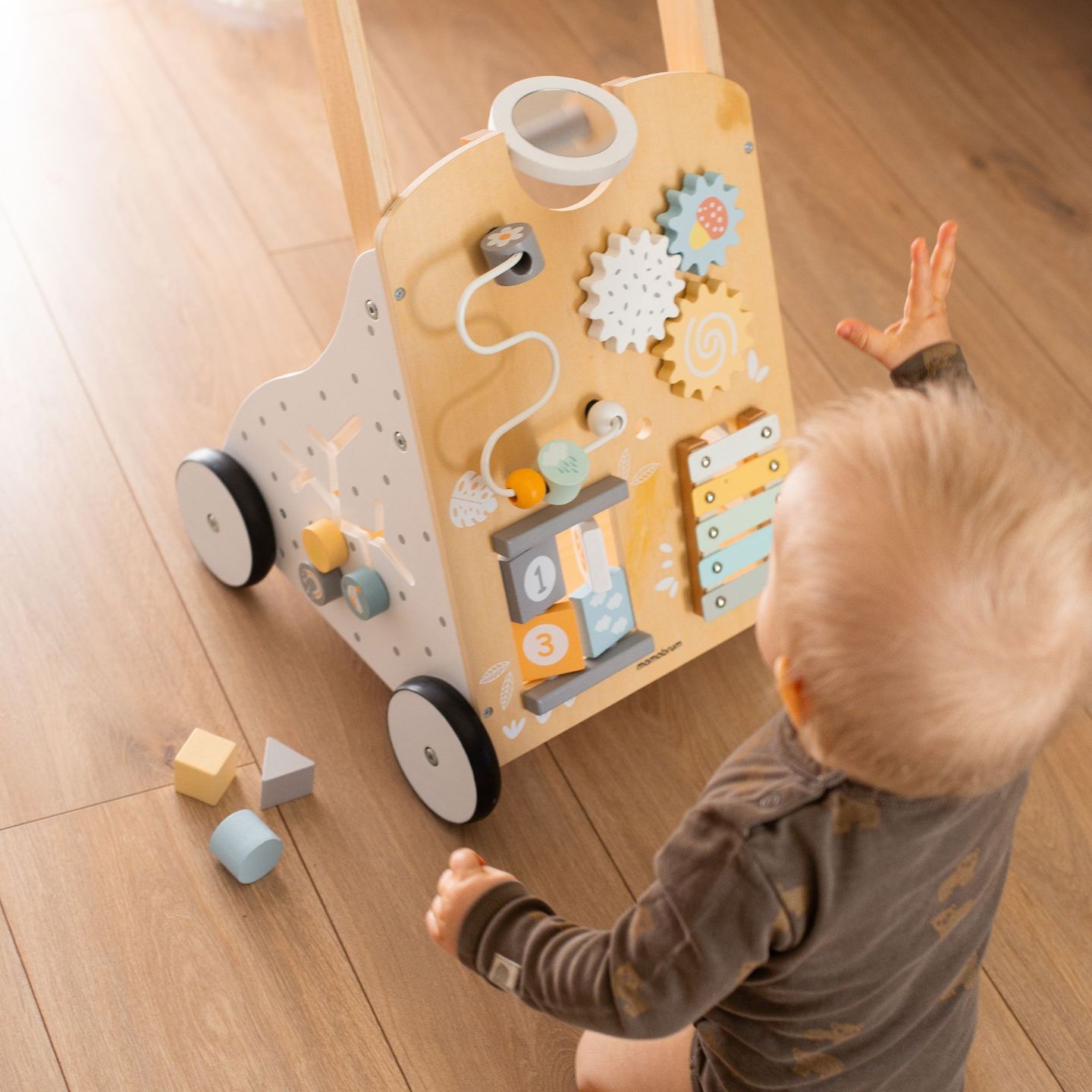 Marcheur éducatif en bois 8in1 / pousse-bébé - tableau de manipulation