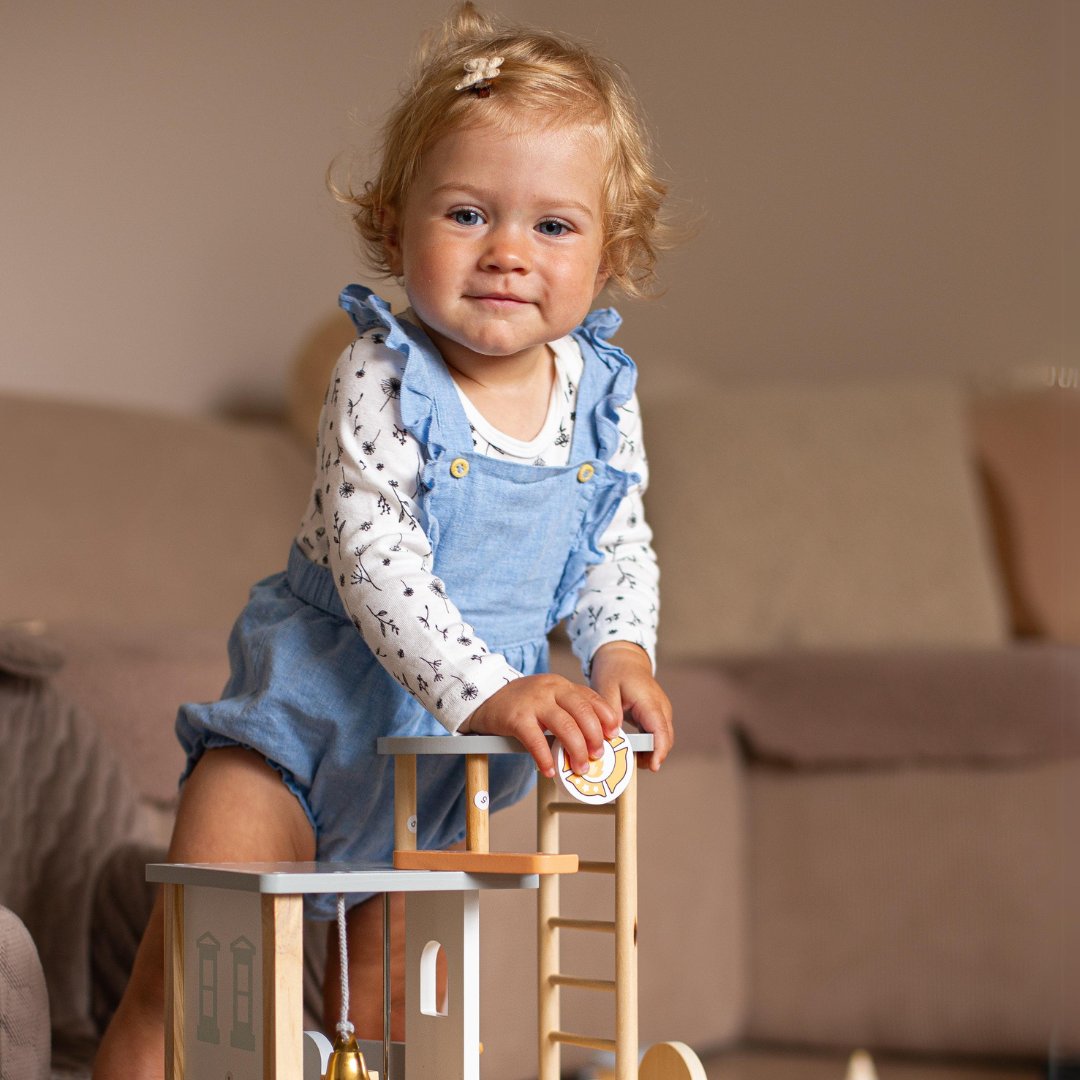 Caserne de pompiers en bois avec accessoires, pompiers