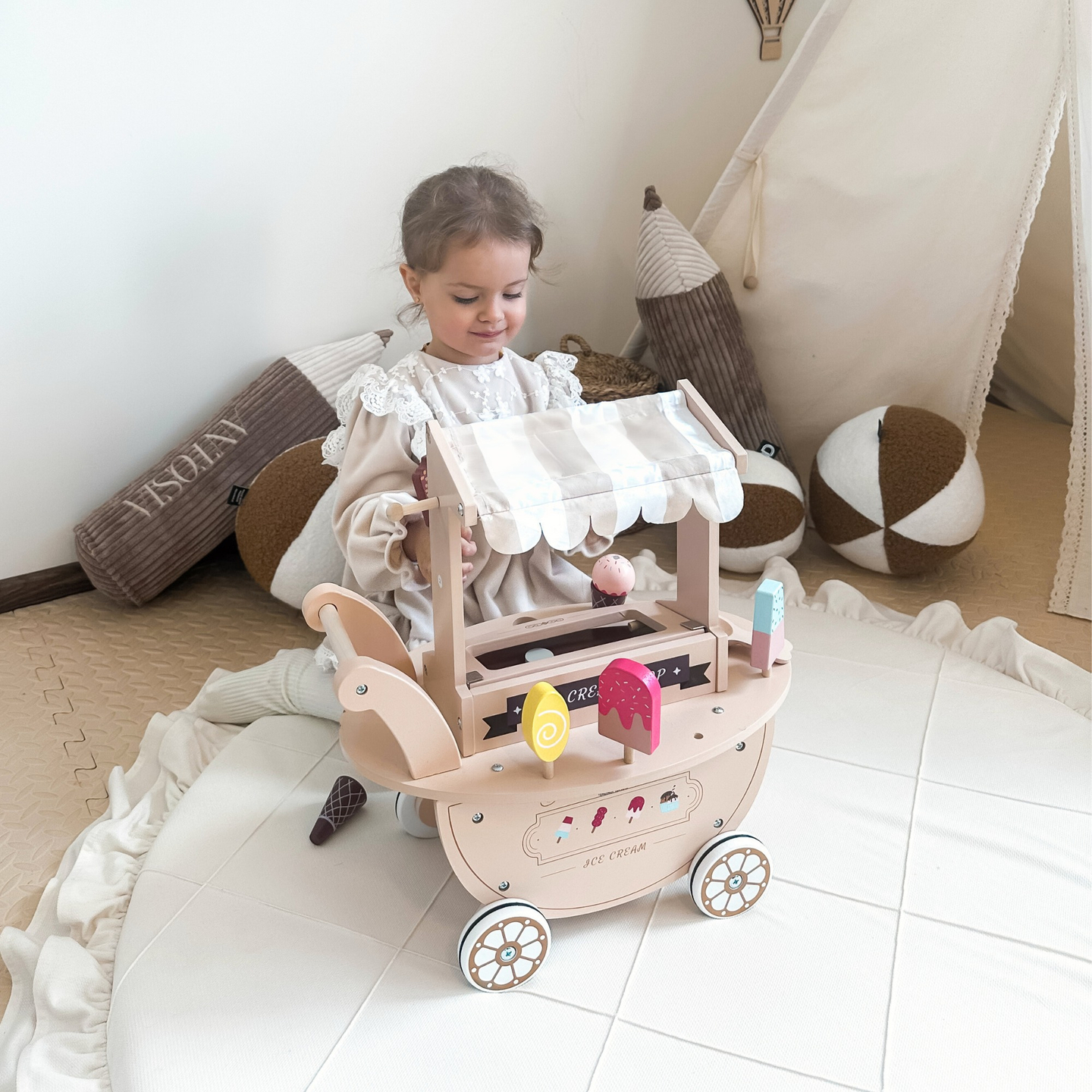 Glacier en bois pour enfants - chariot sur roues avec accessoires