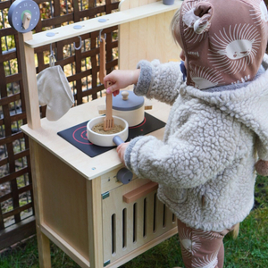Cuisine de jardin en bois avec accessoires - boho naturel