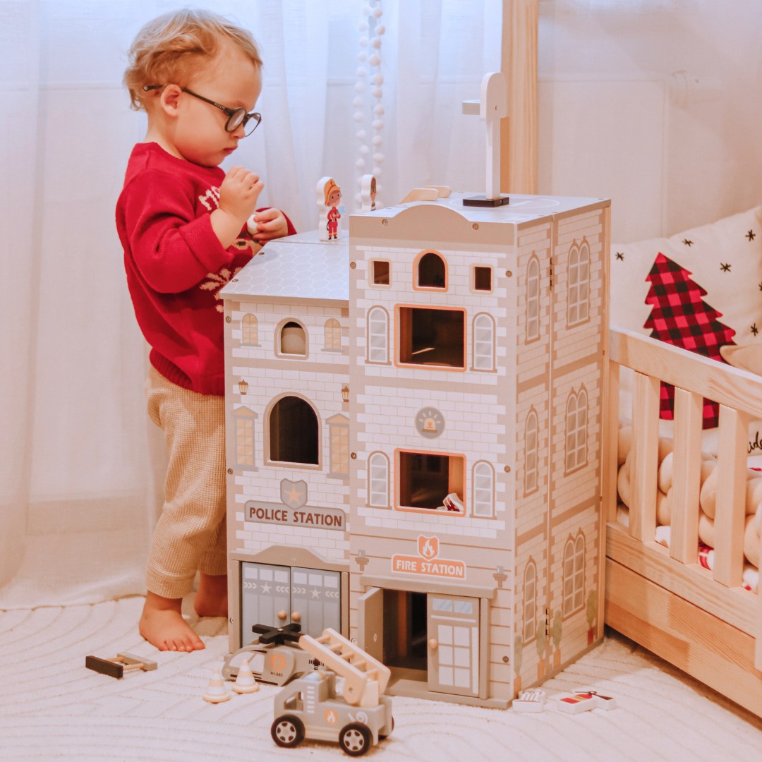 Grande caserne de pompiers pliante avec poste de police - ensemble en bois. Caserne de pompiers et poste de police avec accessoires.