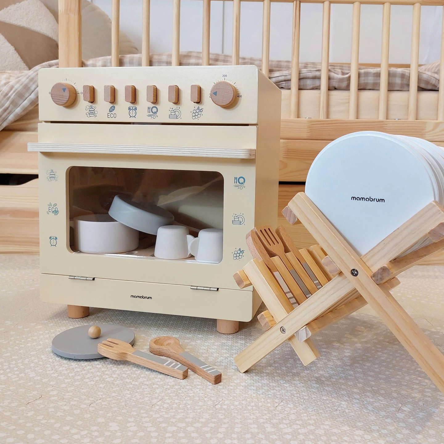 Lave-vaisselle en bois avec accessoires