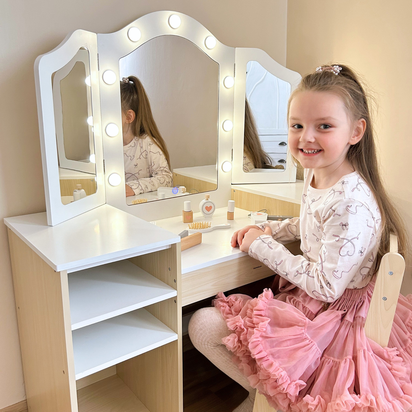 Table à langer en bois pour enfants avec chaise, accessoires et éclairage LED