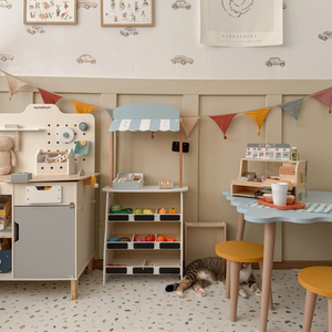 Magasin de légumes - étalage en bois avec caisses, caisse enregistreuse et terminal 