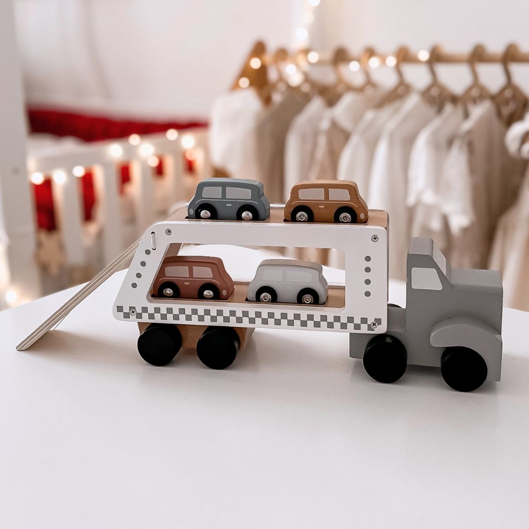 Camion-remorque en bois avec 4 voitures