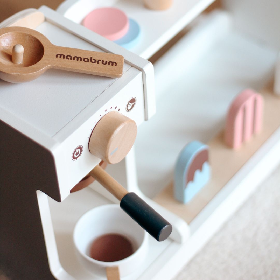 Glacier en bois avec machine à café - magasin de café avec accessoires