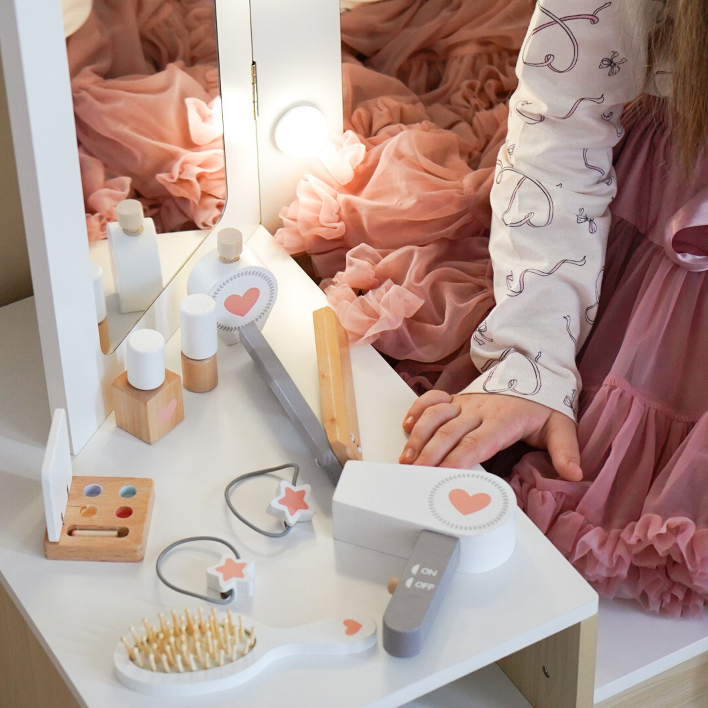 Table à langer en bois pour enfants avec chaise, accessoires et éclairage LED