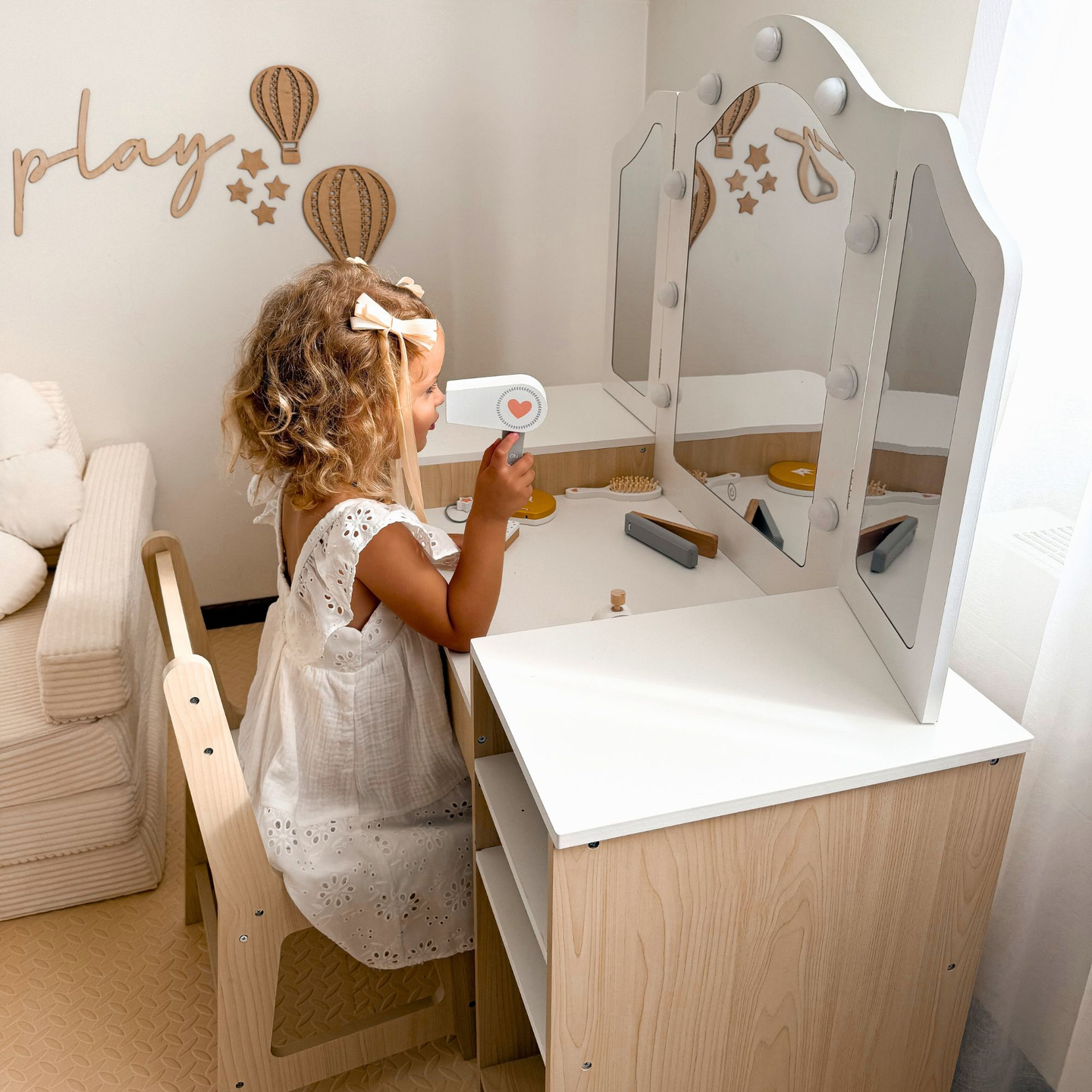 Table à langer en bois pour enfants avec chaise, accessoires et éclairage LED