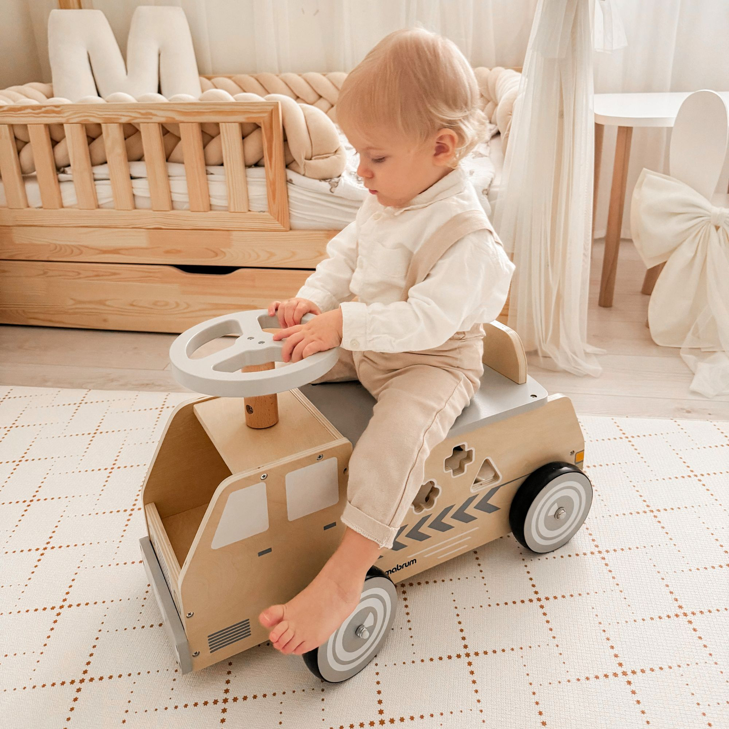 Bicyclette en bois, voiture, voiture avec des blocs