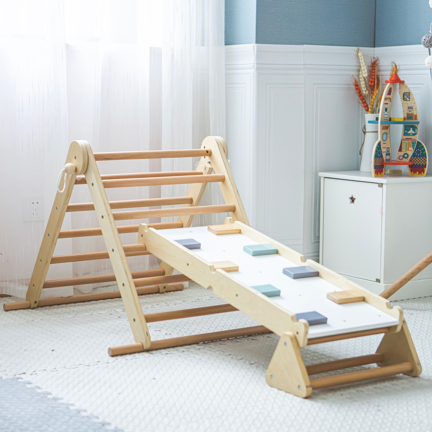 Aire de jeux en bois pour enfants - échelle + mur d'escalade + poutre d'équilibre - triangle de Pikler