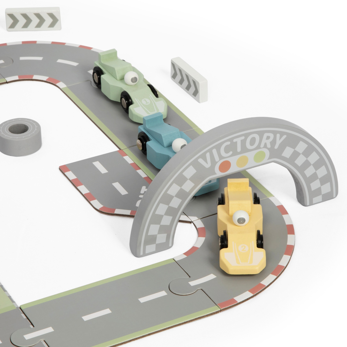 Valise magnétique avec piste de course, véhicules en bois et accessoires routiers