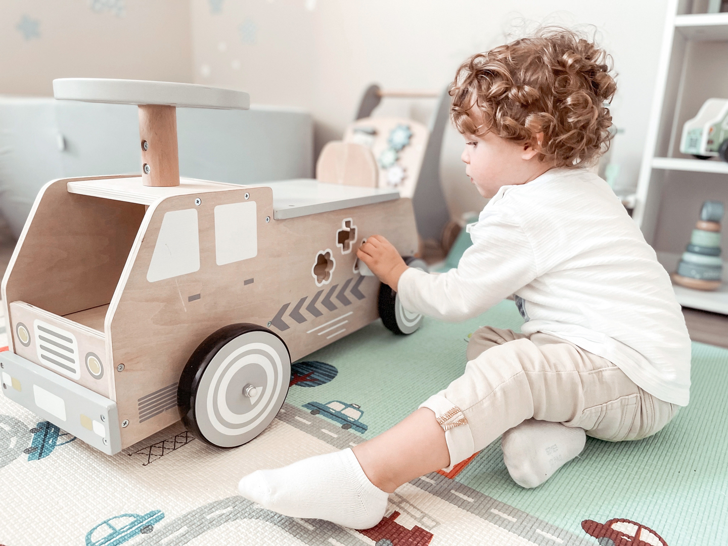 Bicyclette en bois, voiture, voiture avec des blocs