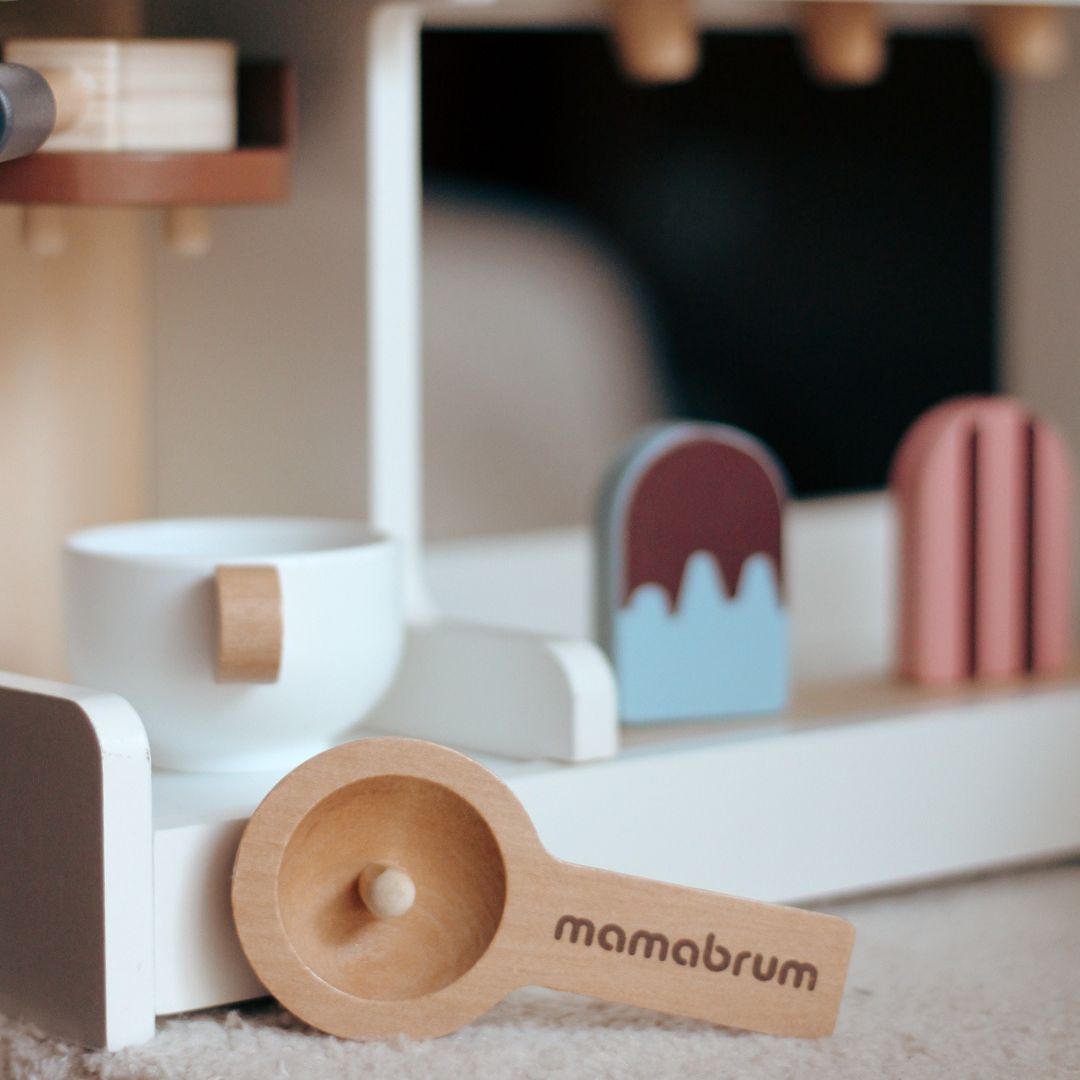 Glacier en bois avec machine à café - magasin de café avec accessoires