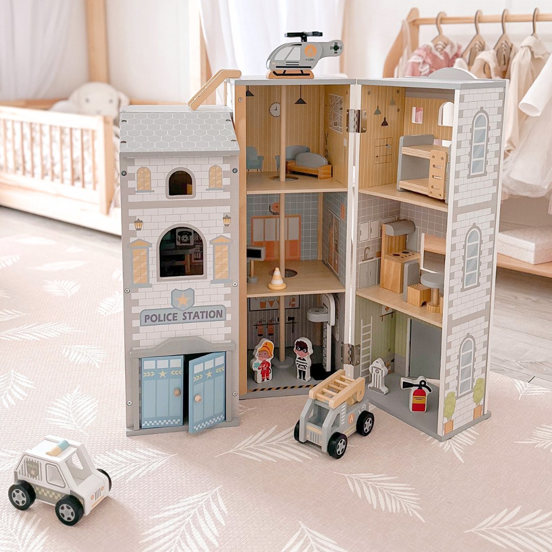 Grande caserne de pompiers pliante avec poste de police - ensemble en bois. Caserne de pompiers et poste de police avec accessoires.