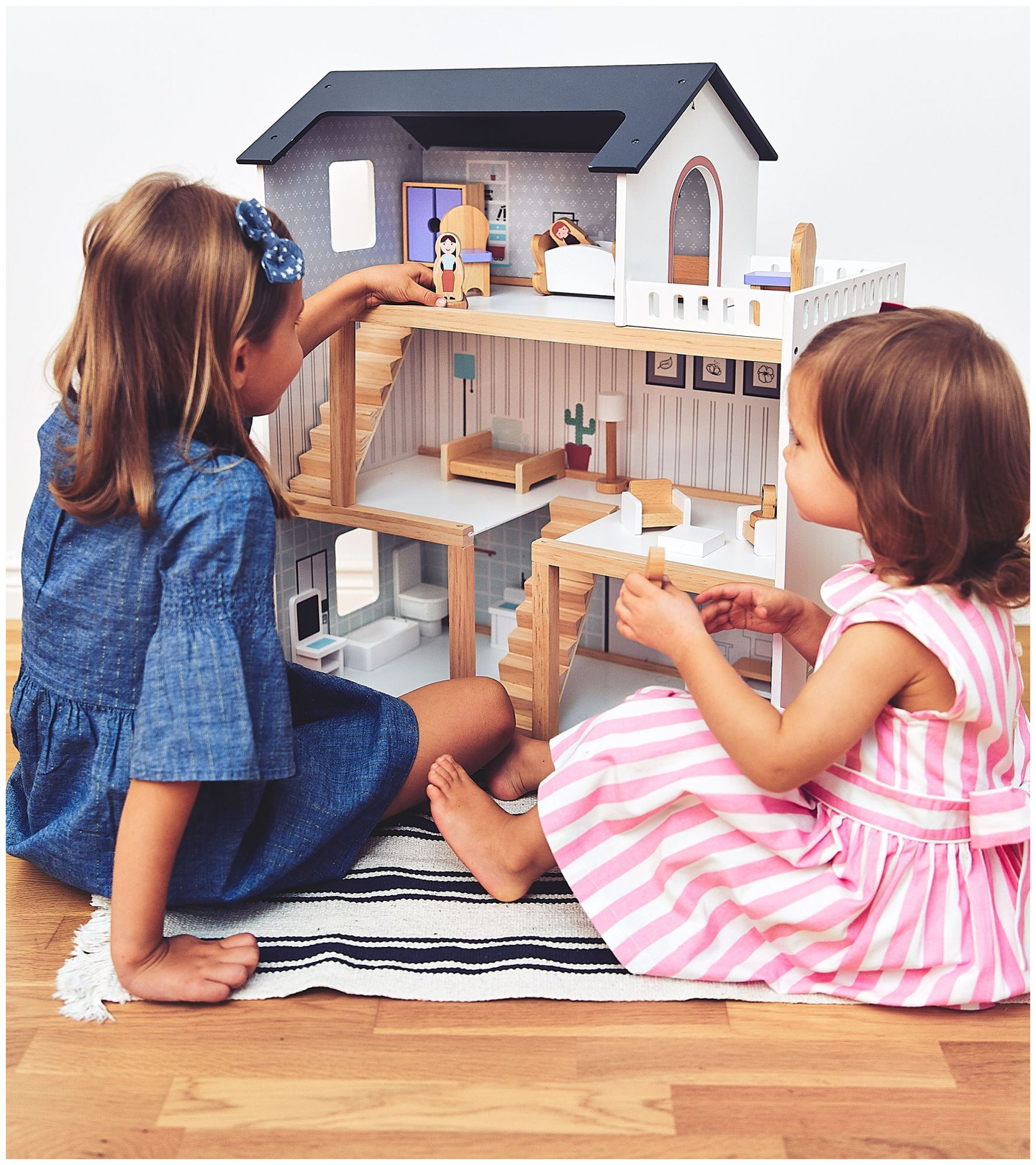 Maison de poupées en bois blanc avec accessoires 18 pcs.