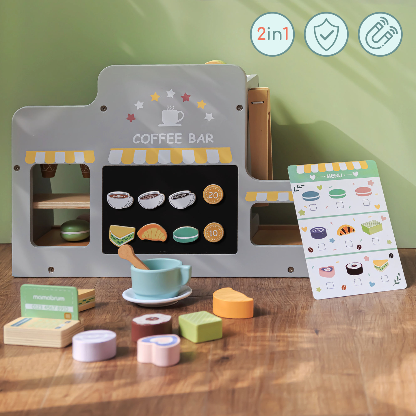 Une grande glacière en bois avec tableau magnétique, machine à café et set de glaces et de desserts - plus de 70 pièces !