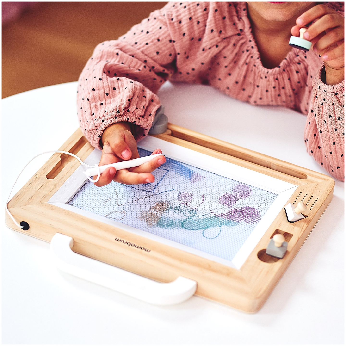 Stylo plume en bois avec tampons - planche à dessin