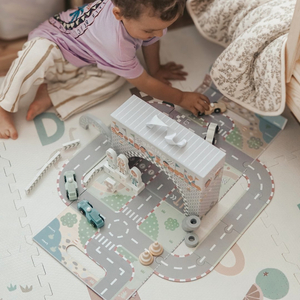 Valise magnétique avec piste de course, véhicules en bois et accessoires routiers