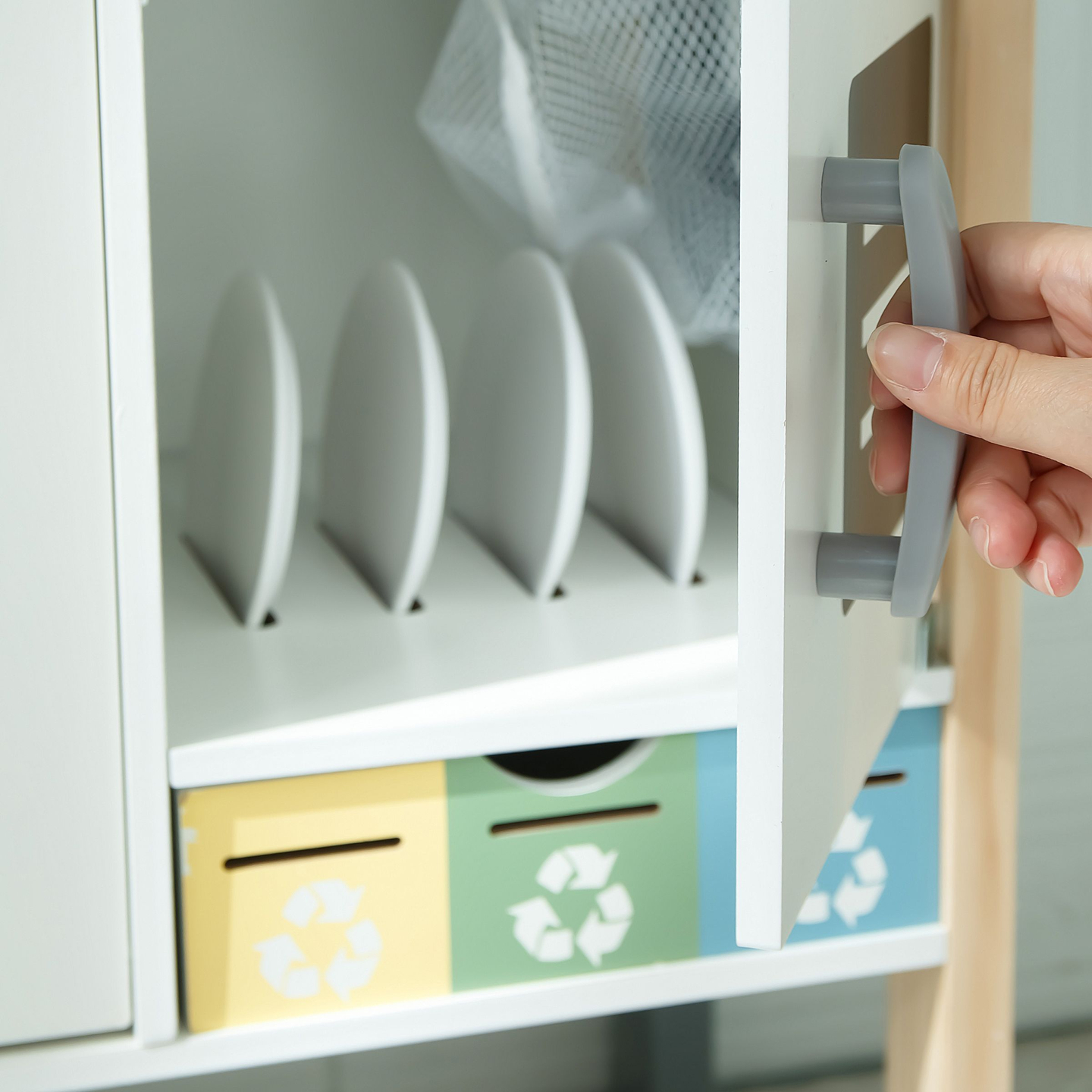 Cuisine interactive avec lave-linge, lave-vaisselle et tableau noir