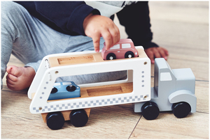 Camion-remorque en bois avec 4 voitures