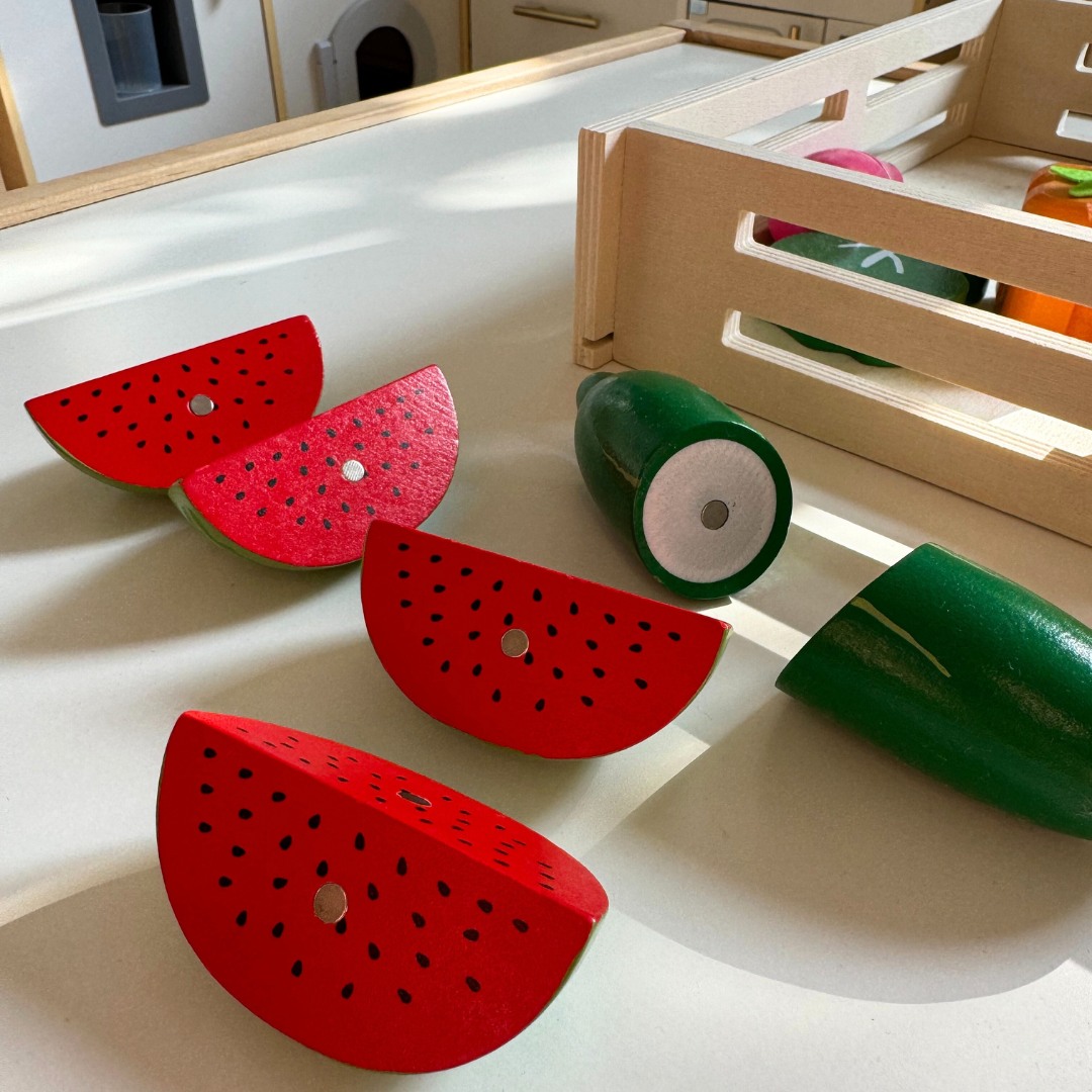 Fruits et légumes en bois à couper