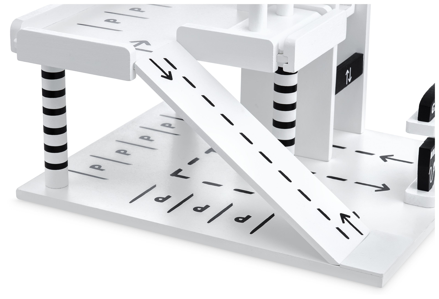 Garage en bois - parking à étages - voitures, ascenseur, hélicoptère