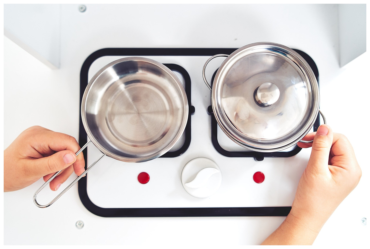 Coin cuisine XXXL en bois avec réfrigérateur, four, machine à laver, tablier et accessoires