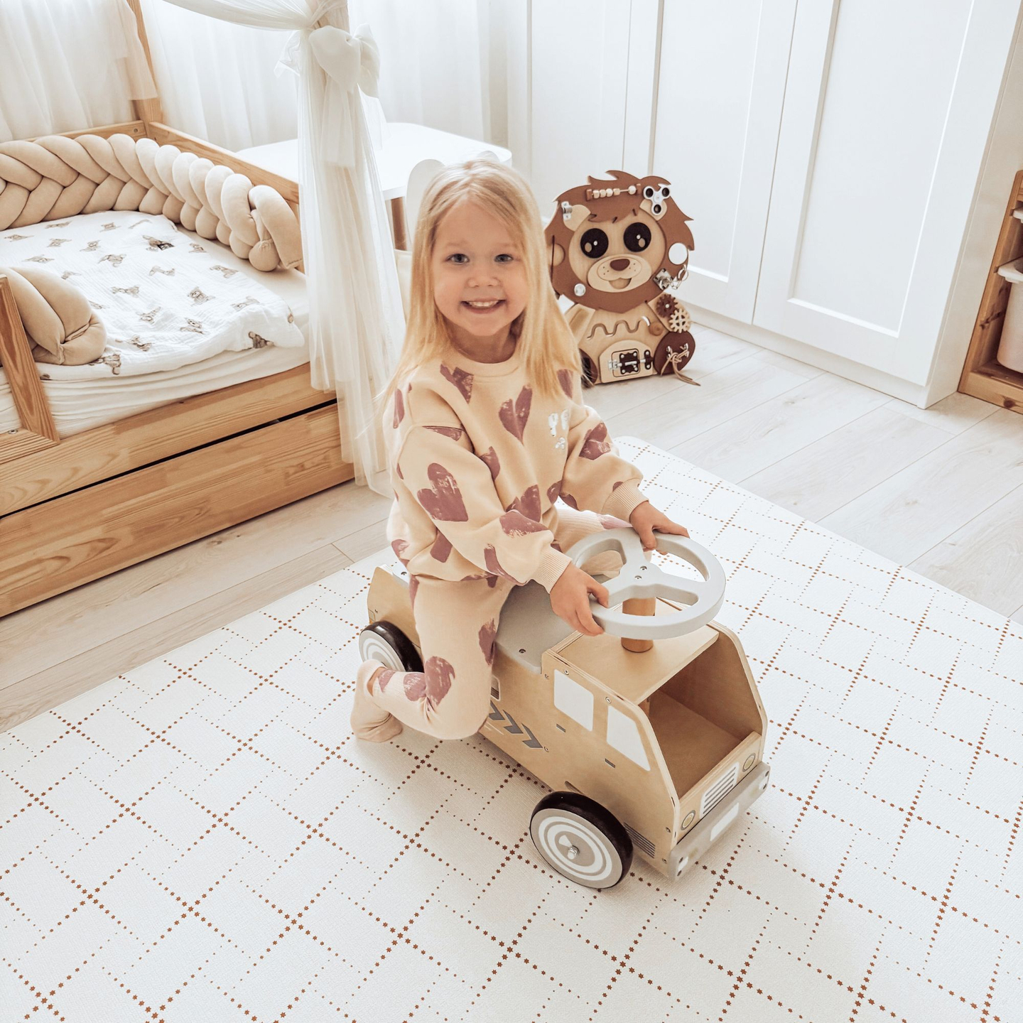 Bicyclette en bois, voiture, voiture avec des blocs