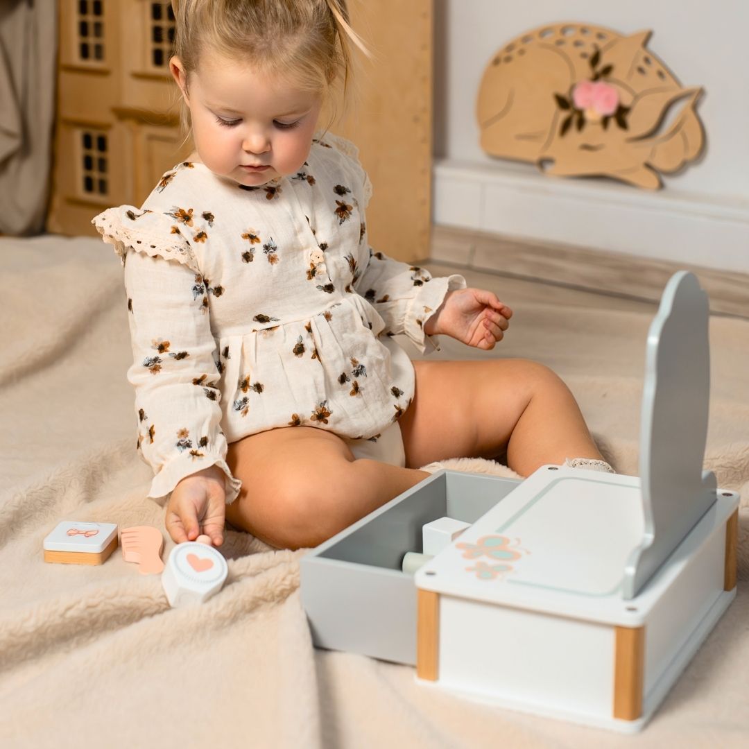 Coiffeuse en bois pour enfants avec accessoires