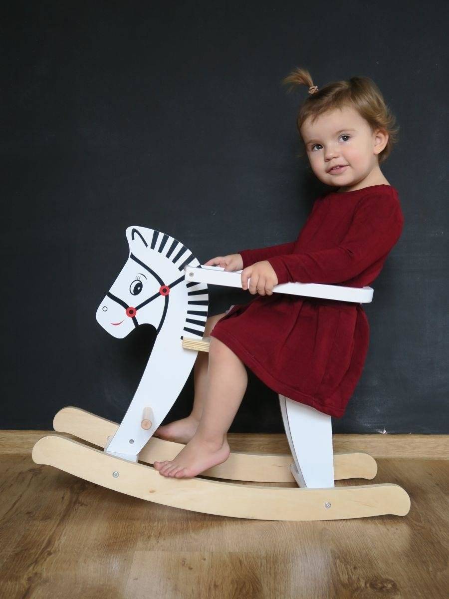 Cheval à bascule en bois avec garde-fou K11