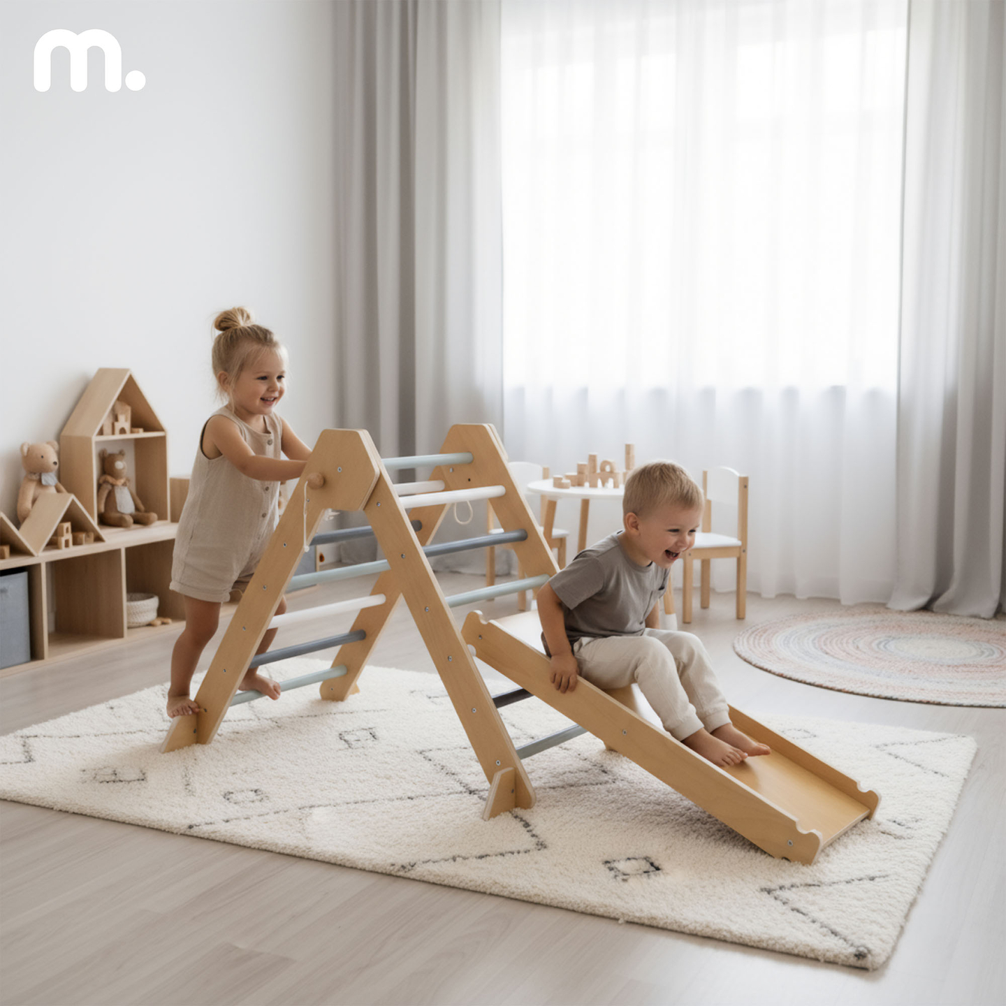 Aire de jeux intérieure en bois pour enfants - mur d'escalade, toboggan, arche d'escalade/bascule et triangle de Pikler