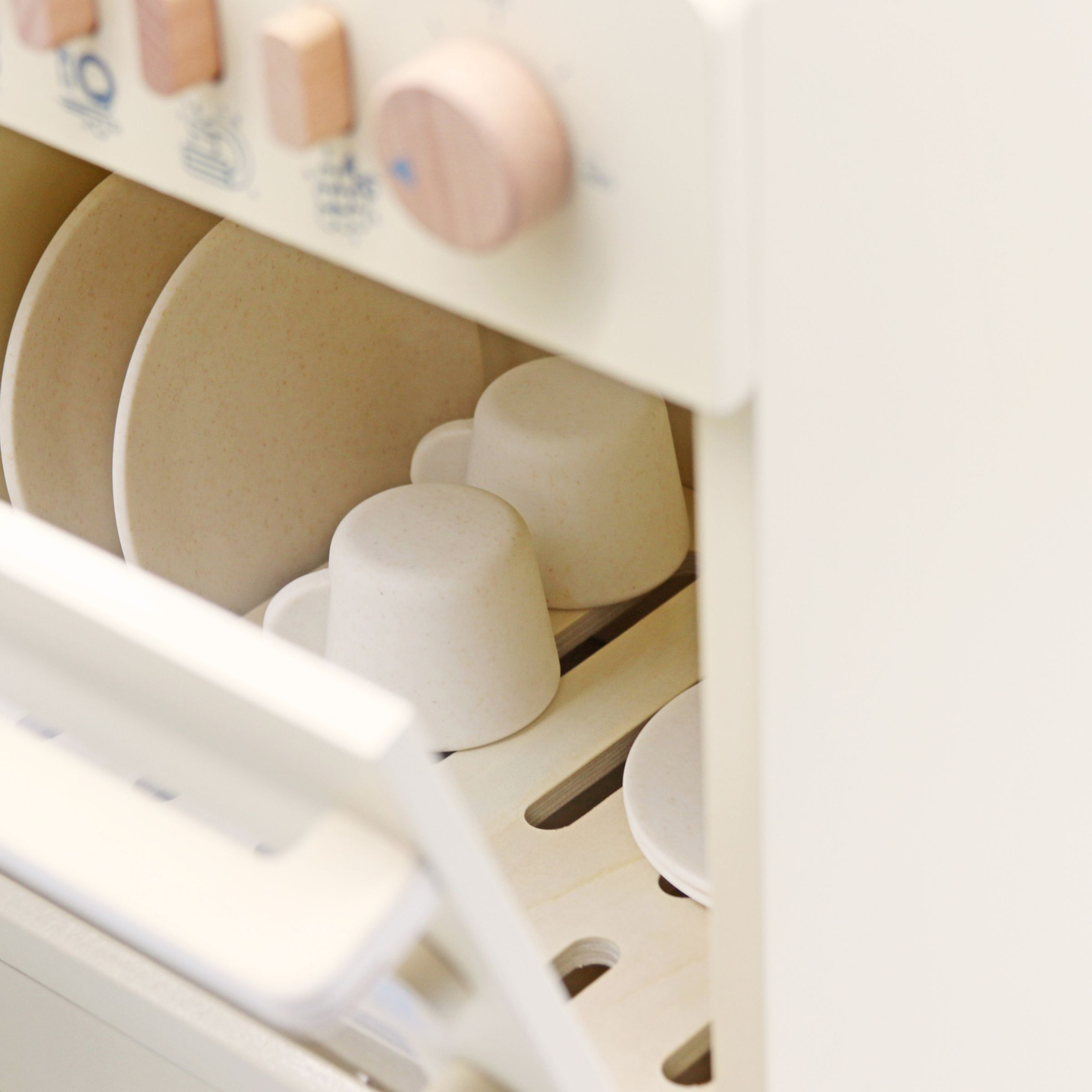 Lave-vaisselle en bois avec accessoires