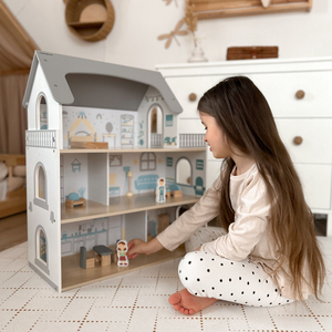 Maison de poupées en bois blanc avec terrasse et accessoires