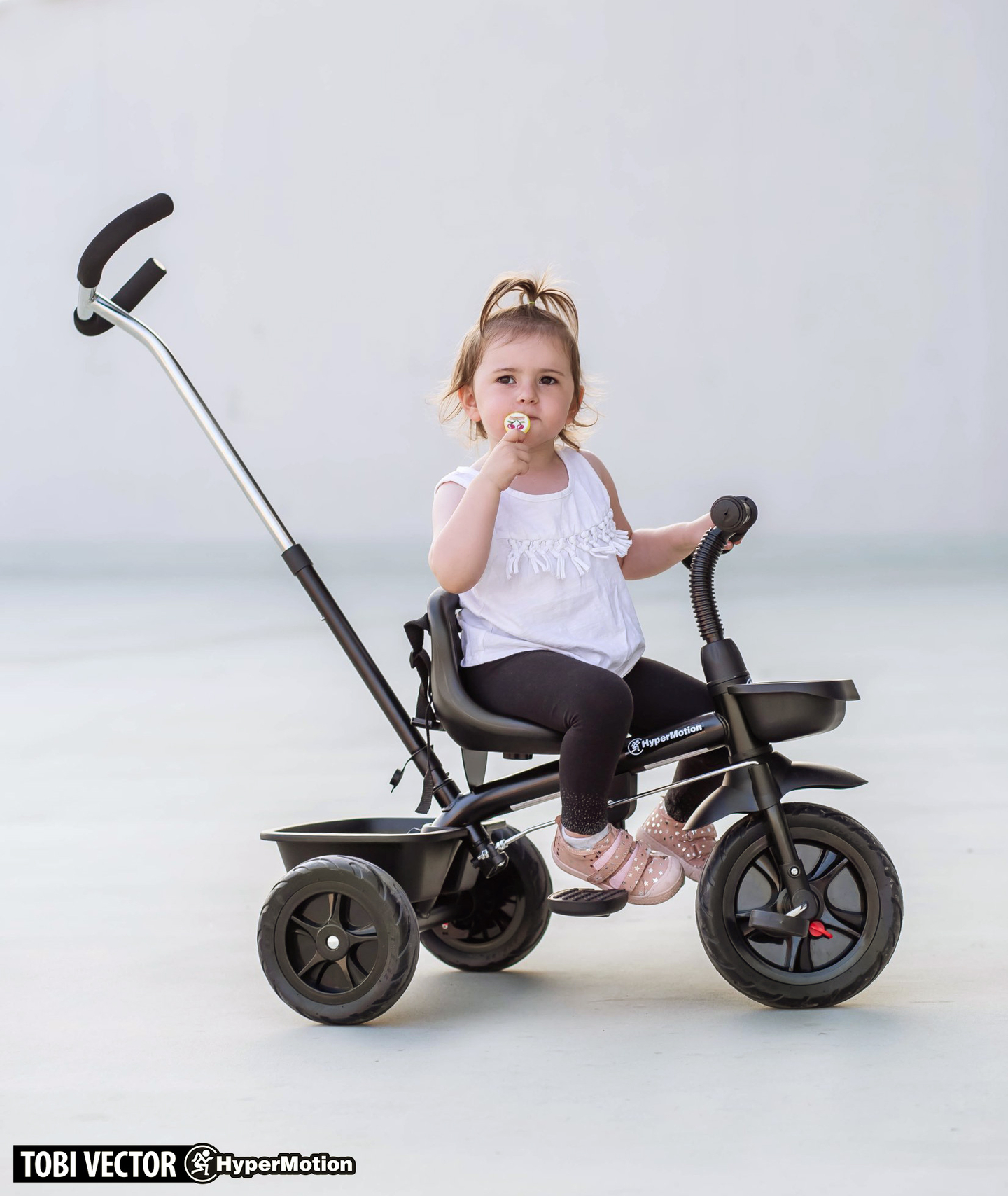 HyperMotion TOBI VECTOR tricycle - roues gonflables éternelles + barre de poussée. Couleur : noir.