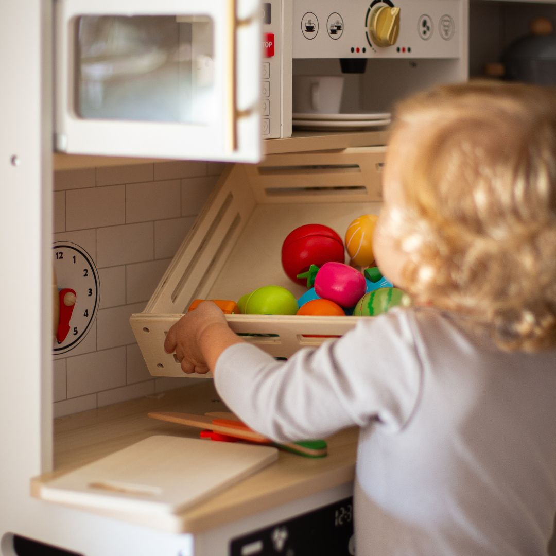 Fruits et légumes en bois à couper