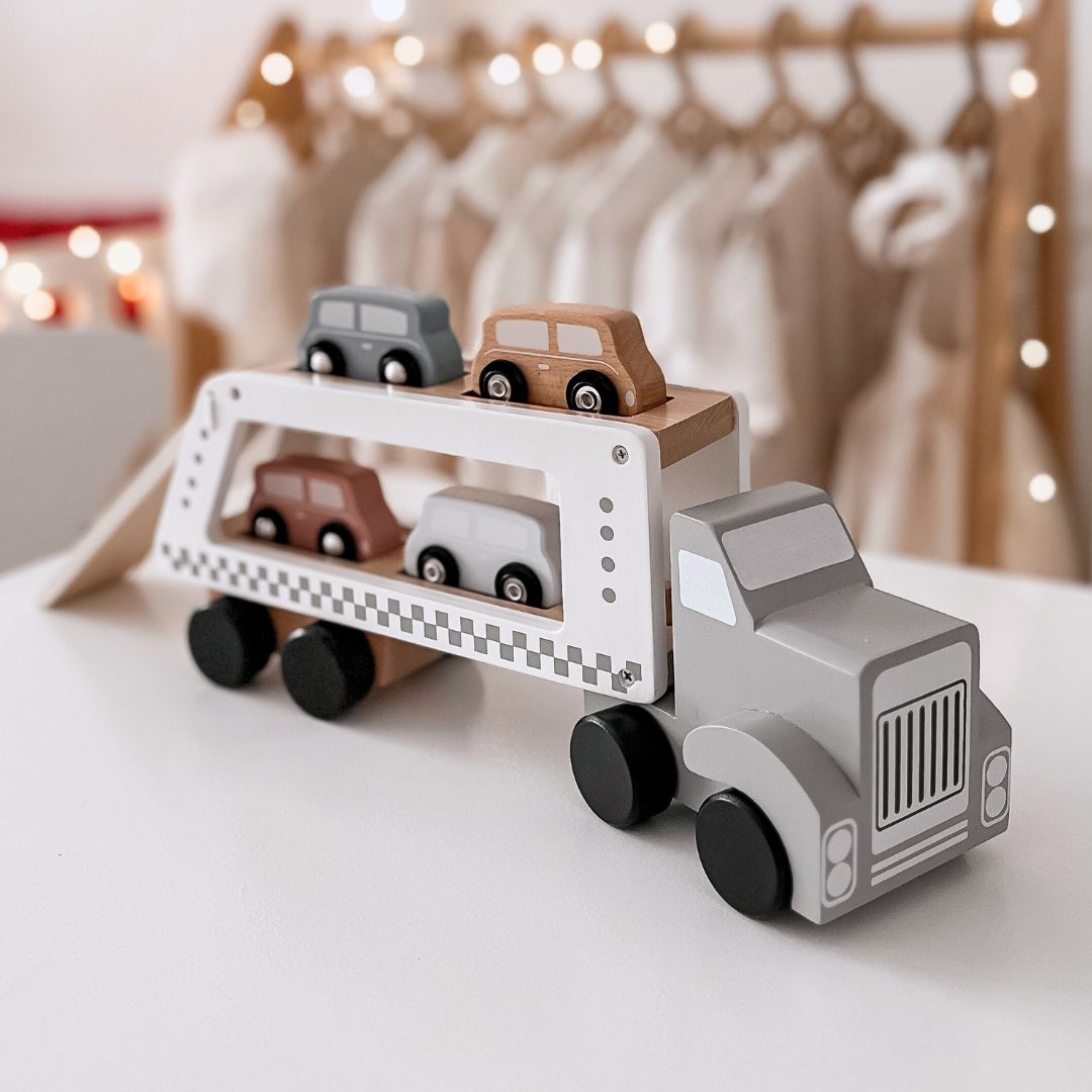 Camion-remorque en bois avec 4 voitures